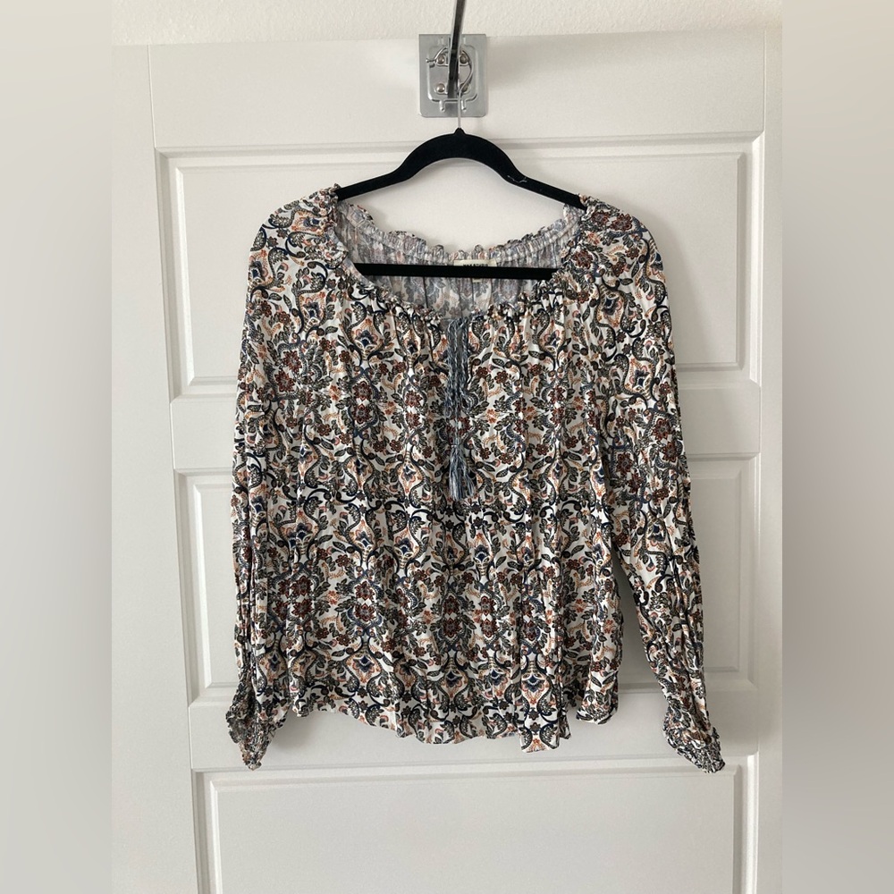 Max Studio Paisley Print Peasant Top With Elastic Collar and Sleeves. Size L
